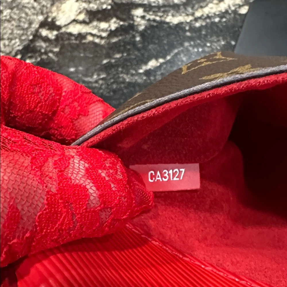 ♥️Louis Vuitton Saint Michael Epi Monogram - Picture 6 of 16